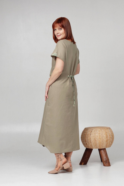 Летнее платье свободного кроя с кулисой на талии Соджи 613 оливковый - фото 4