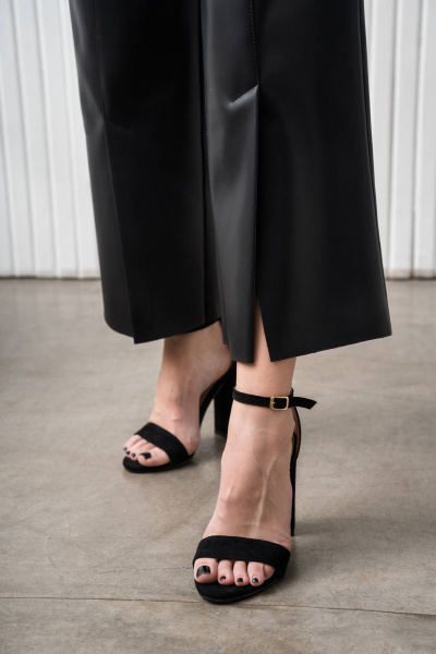 Черные эко-брюки палаццо с высокой талией из эко-кожи GlasiO 9023- - фото 2