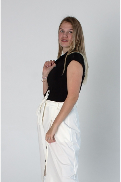 Топ из трикотажа приталенного силуэта с коротким воротником Mita ЖМ1054 черный - фото 2