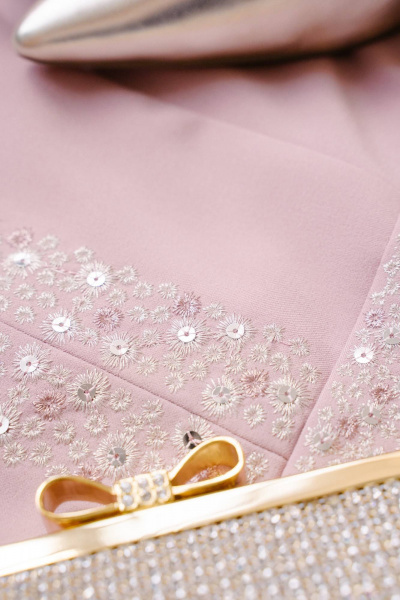 Платье с вышивкой и рельефами из костюмной ткани Urs 22-724-1 - фото 5