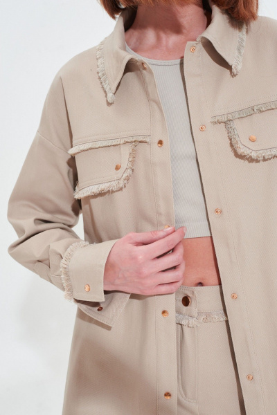 Бежевый джинсовый костюм из эластичного хлопка с бахромой Mixan 4045 - фото 7