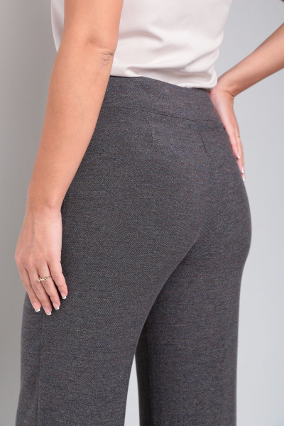 Стильные демисезонные женские брюки из текстиля для повседневных образов Ивелта плюс 001 - фото 8
