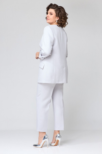 Классический костюм из текстиля с жакетом и зауженными брюками Орхидея 1398 серый - фото 2