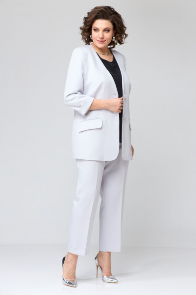 Классический костюм из текстиля с жакетом и зауженными брюками Орхидея 1398 серый - фото 5