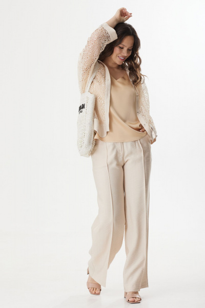 Элегантный комплект из блузы, топа и брюк из поливискозы Магия моды 2414 бежевый - фото 6