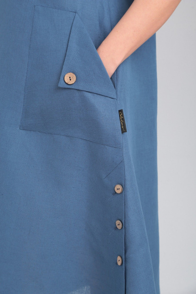 Льняное миди платье с вырезом и нагрудными накладными карманами Celentano lite 5026.1 синий - фото 5