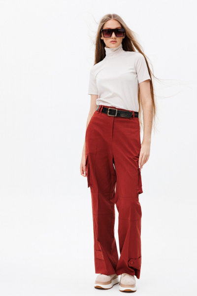 Карго брюки мешковатого силуэта с накладными карманами FAMA F04-0203B бордовый - фото 4