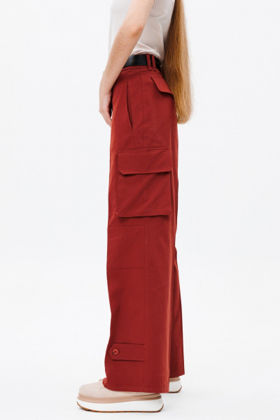 Карго брюки мешковатого силуэта с накладными карманами FAMA F04-0203B бордовый - фото 2