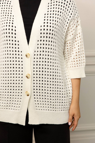 Кардиган белый из пряжи с жаккардовым узором и цветами Romgil РВ0044-ХЛ4 молочный - фото 3