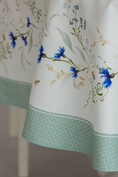 Круглая скатерть с васильковым рисунком и защитной пропиткой Listelle 514009 - фото 9