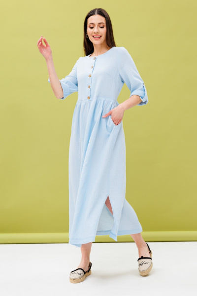 Голубое платье свободного силуэта с разрезами и нагрудными вытачками Ларс Стиль 893 - фото 1