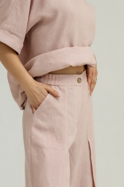 Костюм из льна с блузой кимоно и разрезом Atelero 1098П пудровый - фото 4