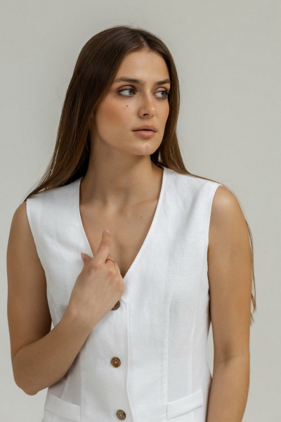 Белый жилет из льна с глубоким вырезом и рельефами Atelero 1103Б белый - фото 6