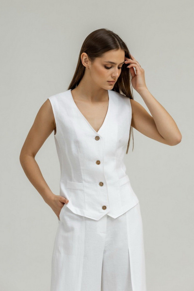 Белый жилет из льна с глубоким вырезом и рельефами Atelero 1103Б белый - фото 2