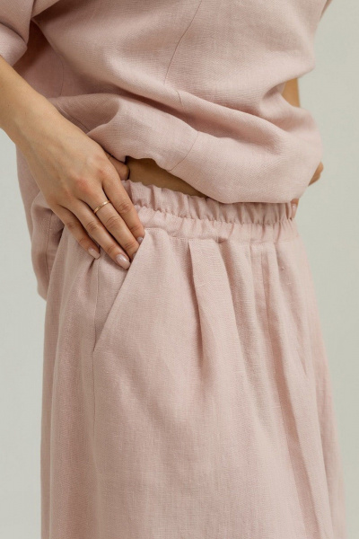Розовые льняные брюки-карандаш и топ с глубоким вырезом Atelero 1106П пудровый - фото 3