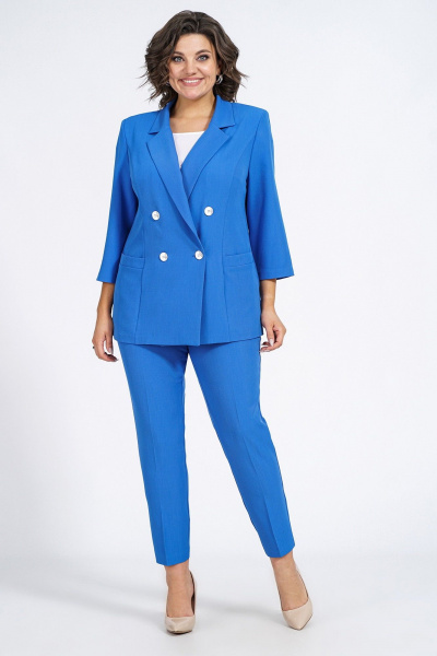 Демисезонный комплект из жакета, блузки и брюк из трикотажа Пинск-Стиль 137 василек - фото 1