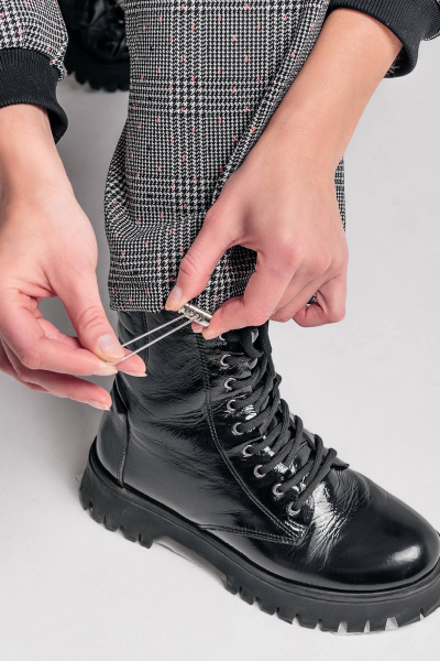 Джоггеры из трикотажа с накладными карманами Legend Style P-002 черно-белый - фото 5