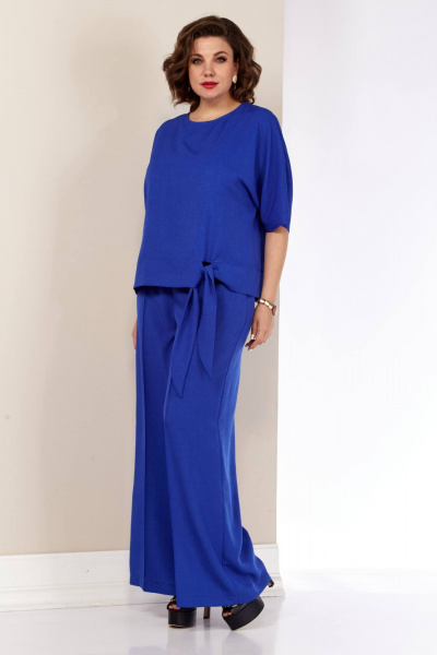 Летний костюм с блузой и брюками-клеш из текстиля Shetti 4055 василек - фото 1