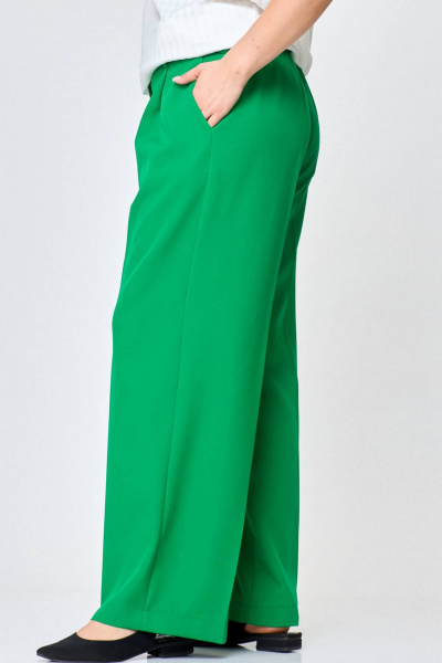 Брюки палаццо из костюмной ткани со складками SOVA 11229 зеленый - фото 3
