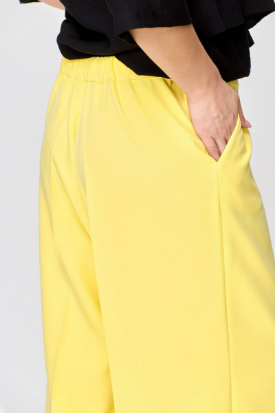 Брюки палаццо из костюмной ткани с карманами и складками SOVA 11230 желтый - фото 8