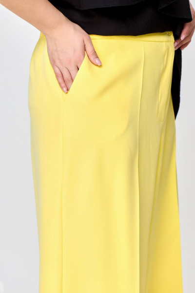 Брюки палаццо из костюмной ткани с карманами и складками SOVA 11230 желтый - фото 7