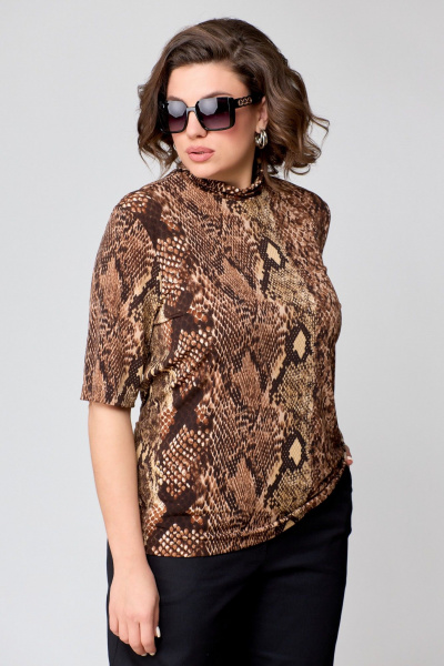 Джемпер с воротником-стойкой и рукавом 3/4 из струящегося трикотажа Bliss 8092 коричневый_змея - фото 4