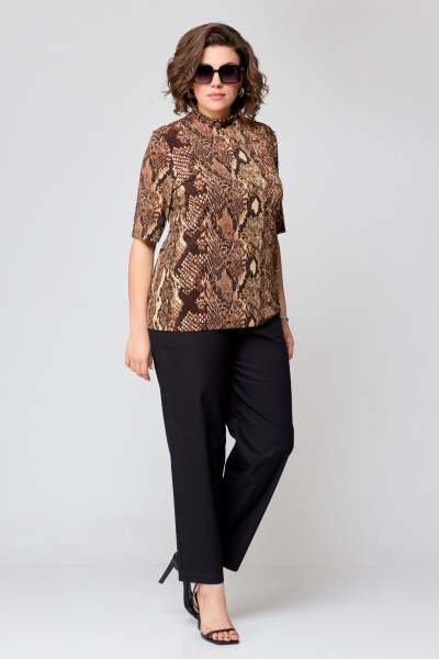 Джемпер с воротником-стойкой и рукавом 3/4 из струящегося трикотажа Bliss 8092 коричневый_змея - фото 1