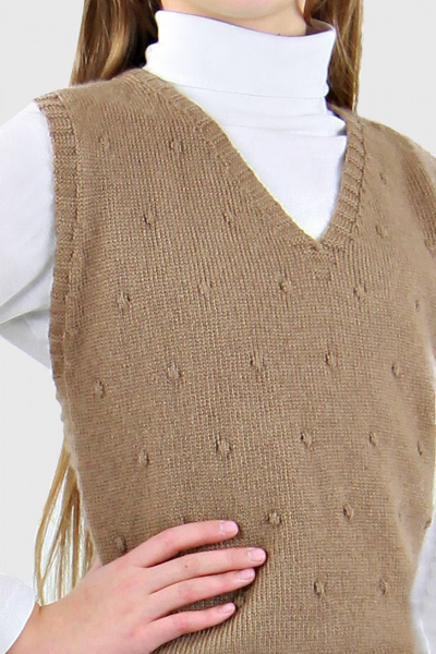 Бежевый жилет из трикотажа прямого кроя Полесье С9244-18 9С8518-Д43 158,164 ясень - фото 2