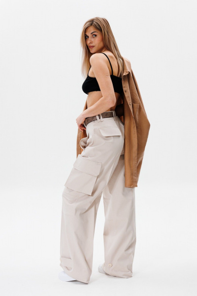 Карго брюки с накладными карманами в стиле повседневного комфорта FAMA F04-0203S бежевый - фото 11