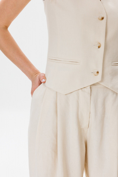 Льняной жилет из натурального материала для стильных образов FAMA F10-03L молочный экрю - фото 8