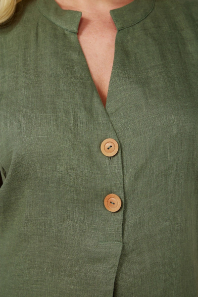 Зеленое платье с разрезом и вырезом из лен-текстиля летом Диомант 1976 хаки - фото 5