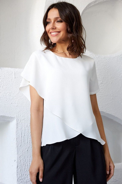 Белая женская блуза с асимметричным рукавом из текстиля MIRSINA FASHION 1619 белый - фото 1