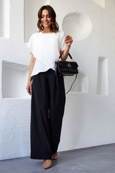 Белая женская блуза с асимметричным рукавом из текстиля MIRSINA FASHION 1619 белый - фото 2