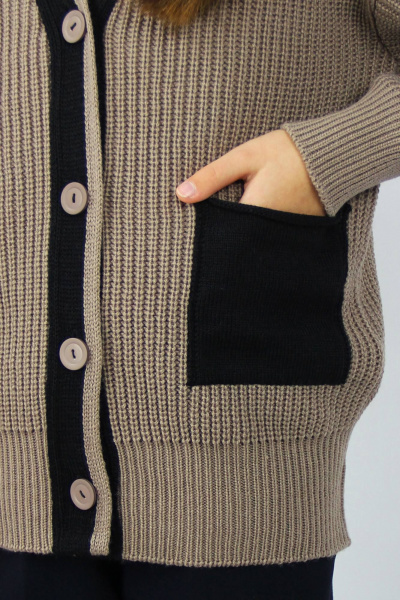 Демисезонный вязаный жакет бежевого цвета для повседневного стиля Полесье С2202-23 4С0656-Д43 122,128 бледно-коричневый - фото 3
