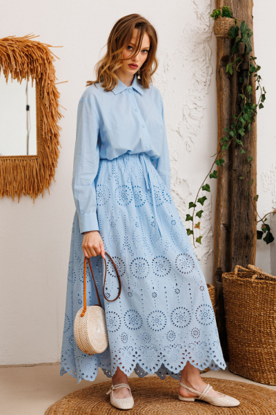 Голубая оверсайз блуза с центральной застежкой на пуговицы EOLA 2631 голубой - фото 6