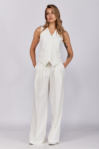 Жилет полуприлегающего силуэта с пуговицами и бортами DNM 034 молочный - фото 1