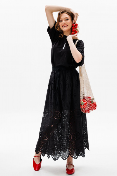 Черная юбка с вышивкой и фестонами, миди длины EOLA 2630 черный - фото 9
