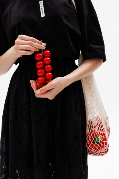 Черная юбка с вышивкой и фестонами, миди длины EOLA 2630 черный - фото 7