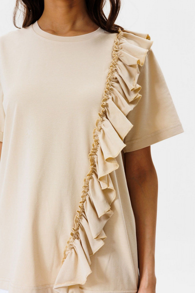 Бежевая футболка с воланом из хлопка для летних образов GO F1003/03-02. 164-170 - фото 5