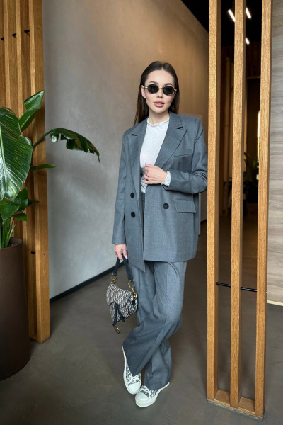 Свободные брюки из текстиля с складками и поясом Skipper Design 617 серый - фото 4