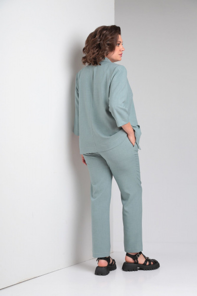 Летний трёхпредметный костюм бирюзовый жакет и брюки Vilena 958 полынь - фото 8