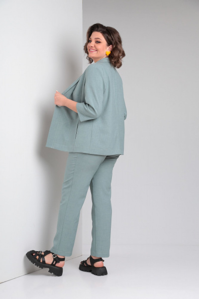 Летний трёхпредметный костюм бирюзовый жакет и брюки Vilena 958 полынь - фото 7