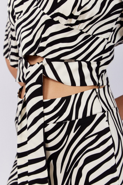 Летний бежевый комплект из блузы и брюк с заниженной талией Verita 2287 зебра - фото 9