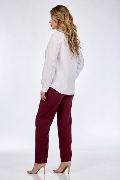 Белая хлопковая рубашка с нагрудными вытачками и вышивкой Takka Plus 24-225 - фото 12