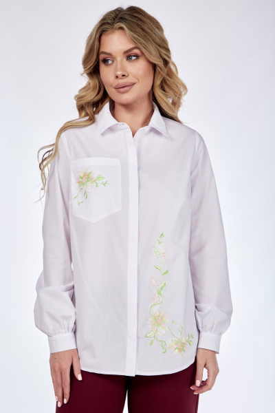 Белая хлопковая рубашка с нагрудными вытачками и вышивкой Takka Plus 24-225 - фото 2
