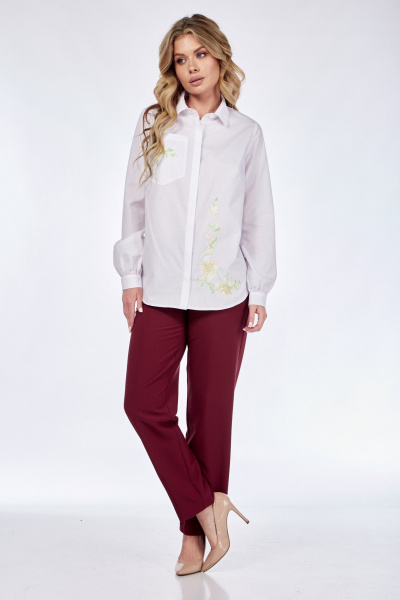 Белая хлопковая рубашка с нагрудными вытачками и вышивкой Takka Plus 24-225 - фото 5