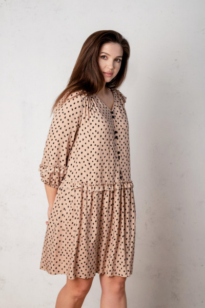 Платье свободного силуэта с рюшами и пуговицами Mislana 656 бежевый - фото 4