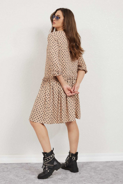 Платье свободного силуэта с рюшами и пуговицами Mislana 656 бежевый - фото 3