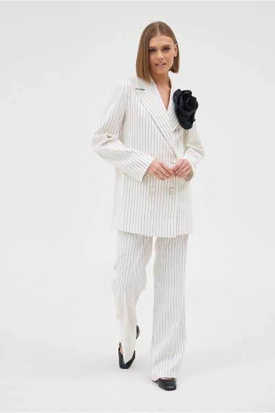 Белый деловой костюм из костюмной ткани с двубортным жакетом PUR PUR 11-170/1 - фото 3