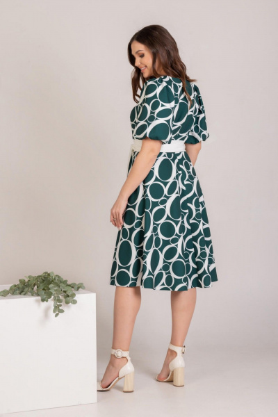 Круглогодичное платье с расклешённой юбкой и поясом Mislana 761 зеленый - фото 4